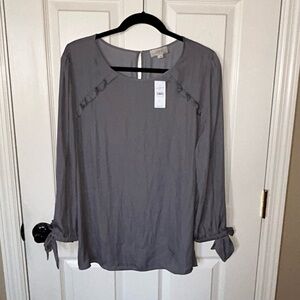 LOFT Elegant Flowy Gray Women's Blouse 🆕